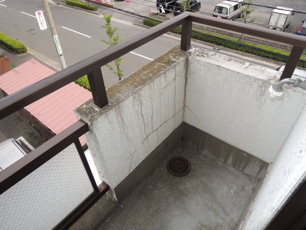 Balcony. Washing machine next to Place balcony. 