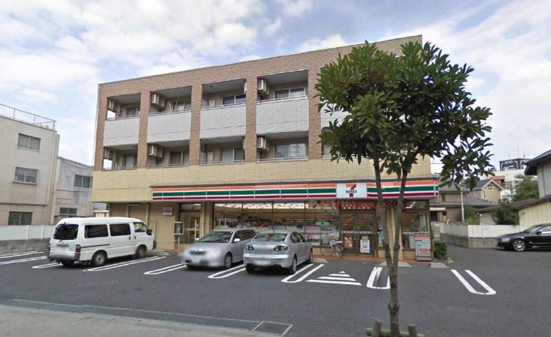 Convenience store. 80m until the Seven-Eleven (convenience store)