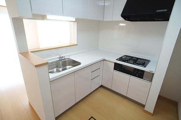 Kitchen. Produce a warm time face-to-face kitchen of your family Indoor (12 May 2013) Shooting C Building