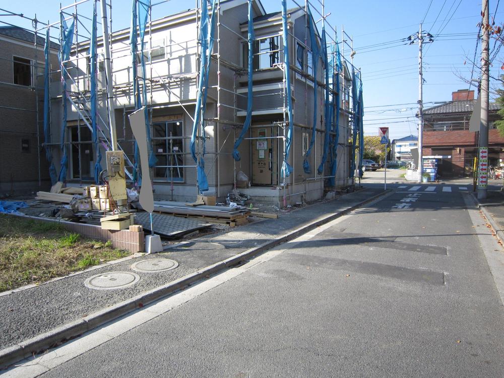 Local photos, including front road. J Building site (November 2013) Shooting