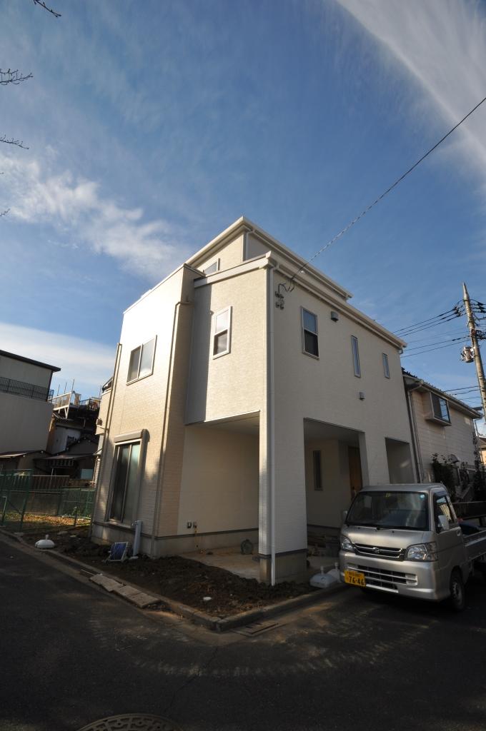 Local photos, including front road. Local (12 May 2013) Shooting