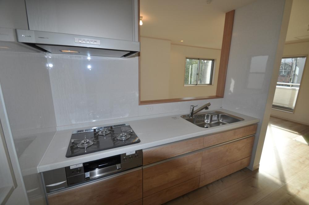 Living. Indoor (12 May 2013) Shooting The top plate using the artificial marble, Water filter ・ It has adopted a high storage capacity that employs a glass top stove kitchen.