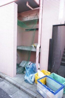 Other common areas. On-site waste station