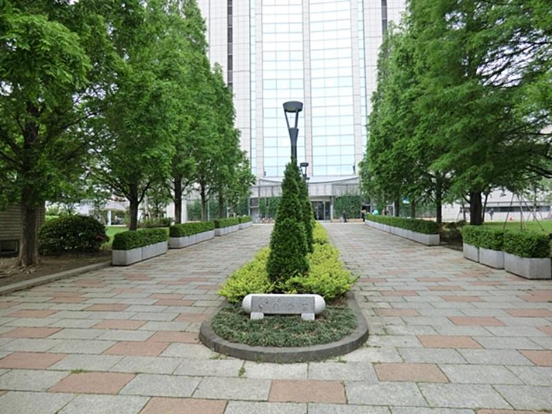 park. 709m to Central Park