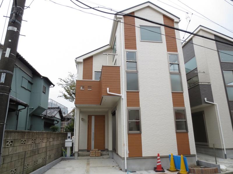 Local appearance photo. Local (11 May 2013) Shooting