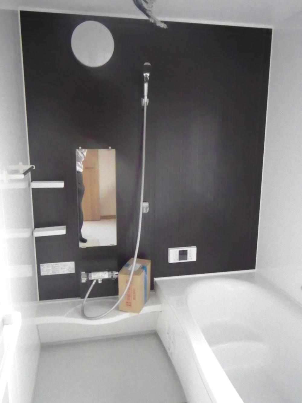 Bathroom. Indoor (11 May 2013), spacious bathroom of shooting the latest specification