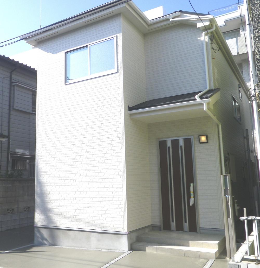 Local appearance photo. Local (12 May 2013) Shooting