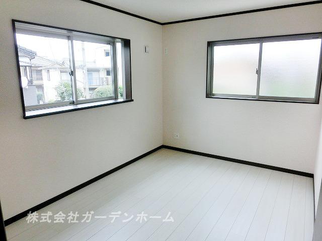 Model house photo.  ■ Drenched light of the sun and Sansan, Bright Western-style ■ 