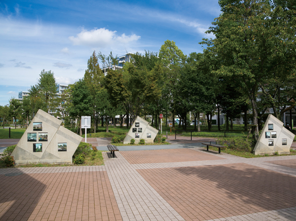 Surrounding environment. Nishiarai Central Park (about 10m ・ 1-minute walk)