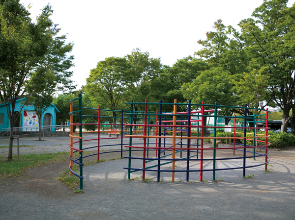 Surrounding environment. Suwa tree East Park (about 40m ・ 1-minute walk)