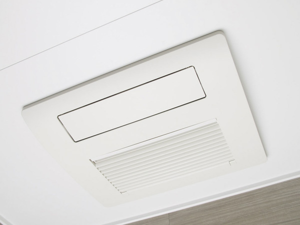 Interior.  [Bathroom heating dryer] Of course the ventilation of the bathroom, You can take advantage of in various situations, such as washing and drying and cold day bathing before heating of a rainy day. (Model Room Q type)
