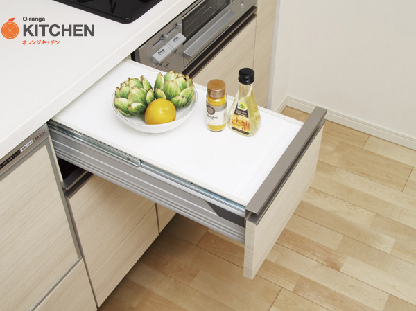 Interior.  [Support table] It is equipped with a support table in the upper part of the slide housing. It can be used in various ways as an extension of the counter, It is convenient facilities. (Model Room Q type)