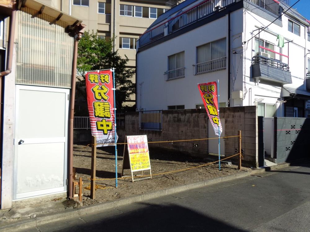 Local photos, including front road. Local (10 May 2013) Shooting