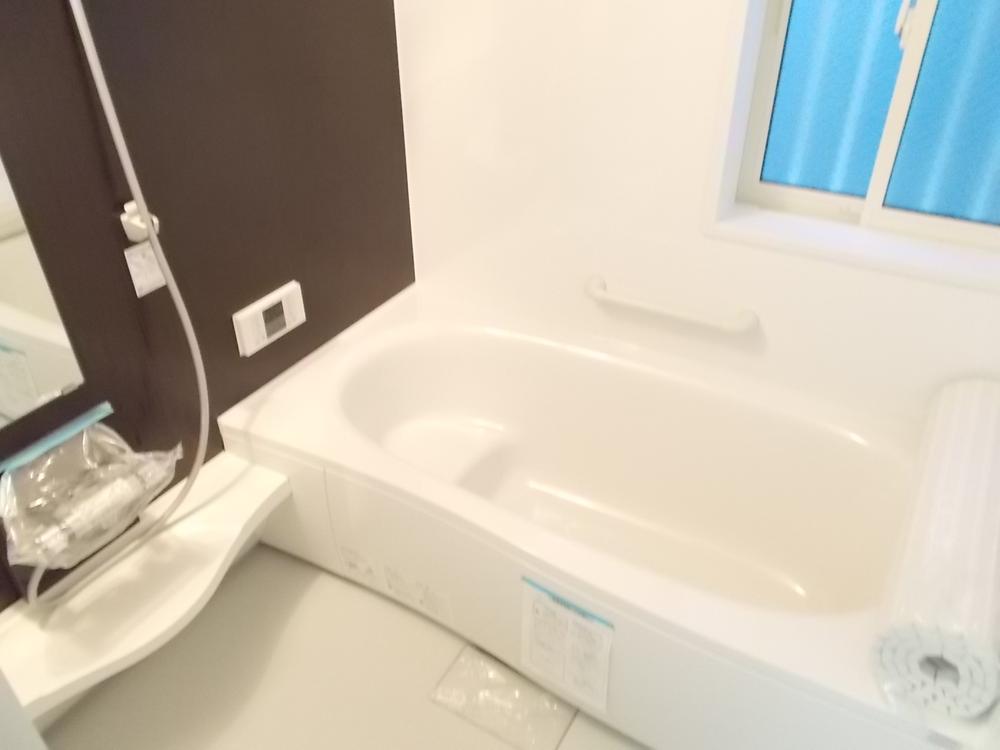 Bathroom. Since the spacious bathroom one tsubo type, You can make a petting time with children