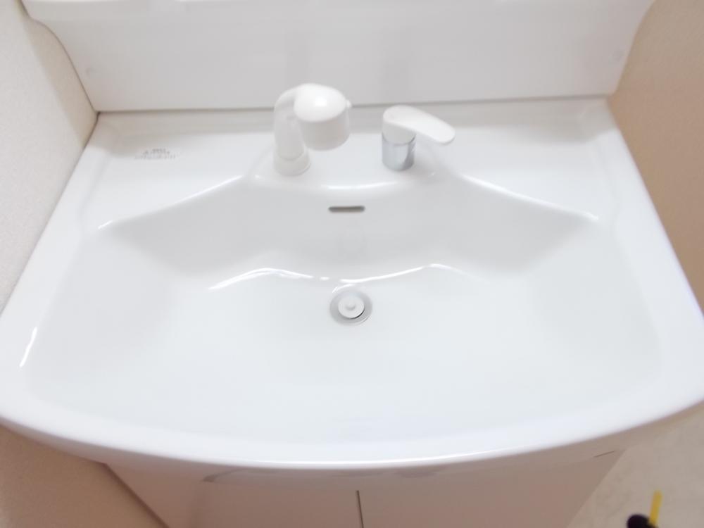 Wash basin, toilet. Wide ~ Shampoo dresser is a busy morning of ally of the stomach wash bowl