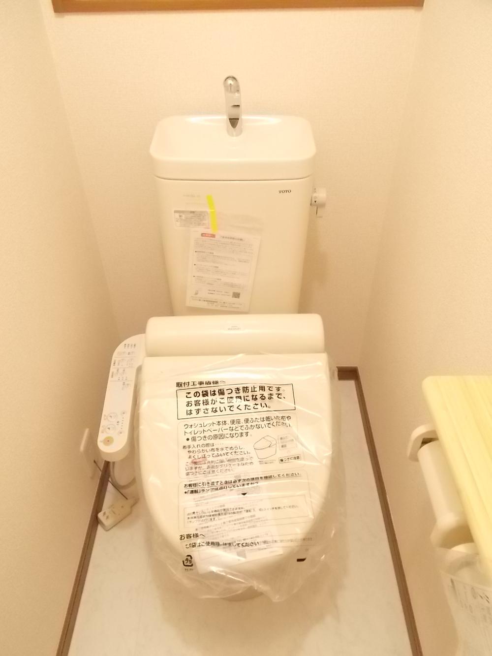 Toilet. The first floor the second floor of the toilet is of course happy with bidet