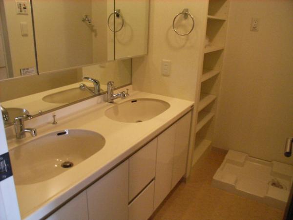 Wash basin, toilet