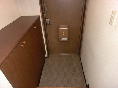 Entrance. It is easy-to-use so put objects on top of the entrance shoebox