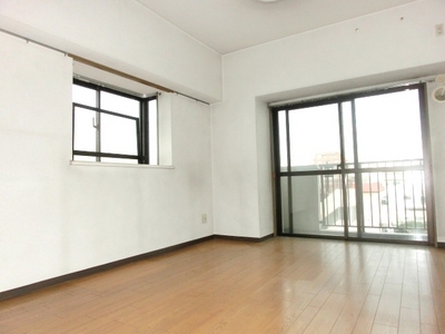 Living and room.  ※ It was taken the same property of the corner room. 
