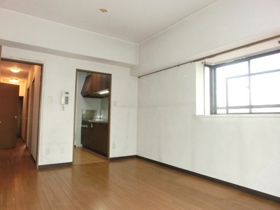Living and room.  ※ It was taken the same property of the corner room. 
