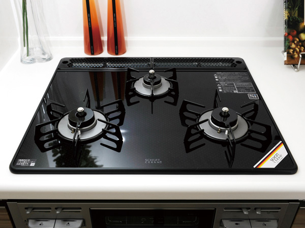 Kitchen.  [Glass top stove] Easy to clean and easy to glass top stove, It is a convenient 3-neck type to expand the width of the cuisine.