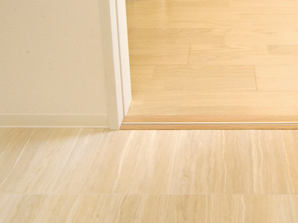 Other.  [Flat Floor] Adopt the least, of the flat floor the floor stepped in the room. It was designed in consideration of the stumbling, etc..  ※ Entrance depression, Except for the balcony doorway, etc.