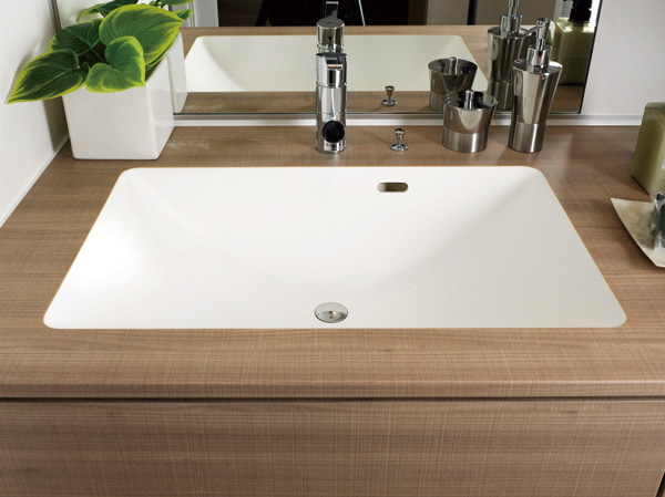 Bathing-wash room.  [Flangeless specification] Adopt a flangeless specification you do not want to use the drainage bracket around the drain outlet. Well drained, It is easy to clean.