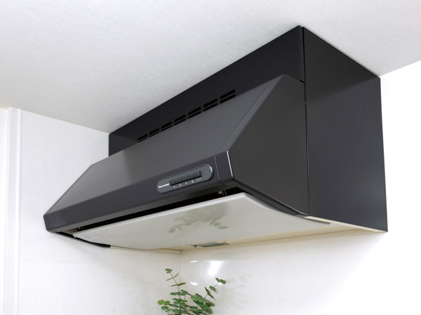 Kitchen.  [Rectification Backed range hood] Suction force is further UP due to the effect of the current plate using draft phenomenon. Oil stains also wiped off easily.
