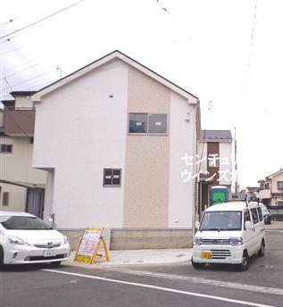 Local appearance photo. 1 Building