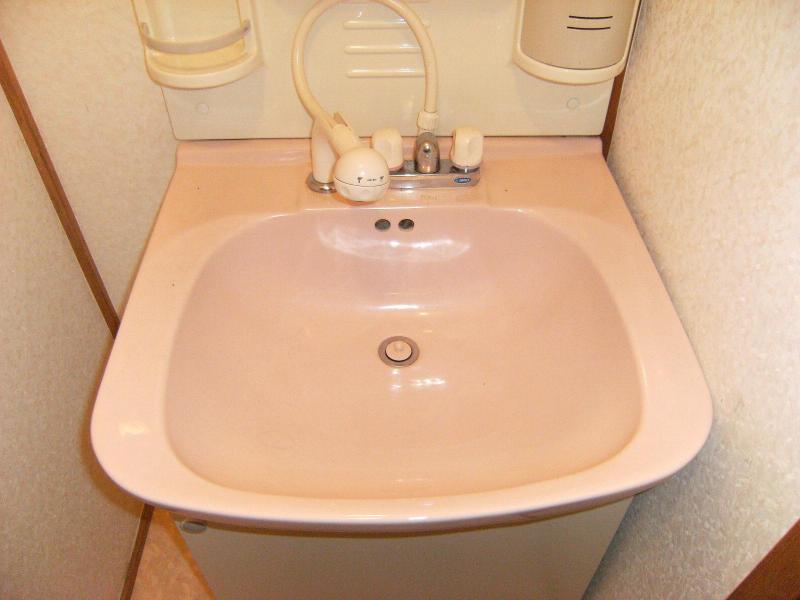 Washroom. Independent wash basin