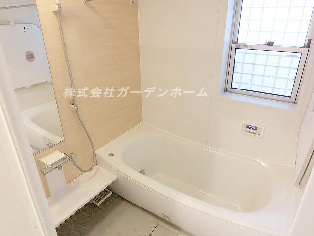 Bathroom.  ■ Hitotsubo bus that can stretch even foot ■