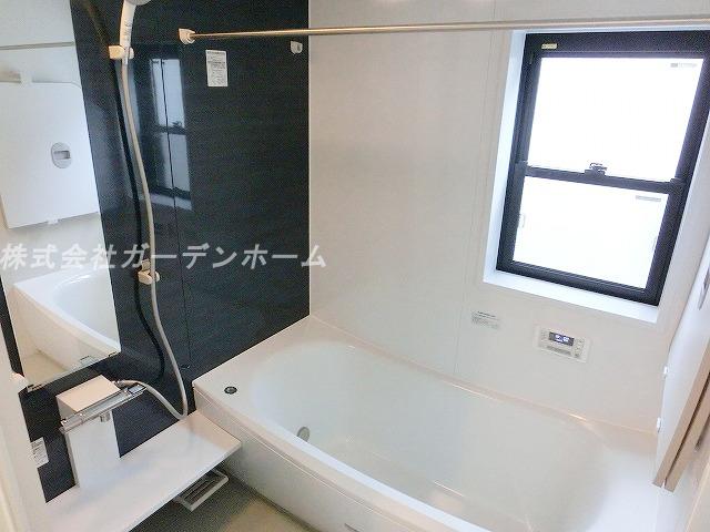 Bathroom.  ■ Hitotsubo bus that can stretch even foot ■