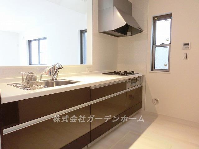 Kitchen.  ■ Popular face-to-face system kitchen to wife ■
