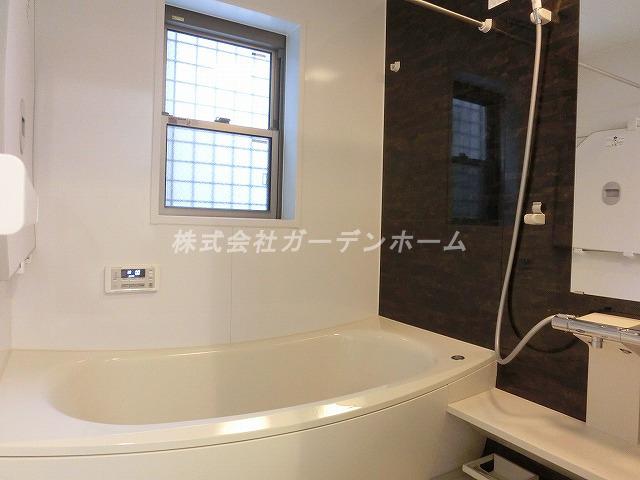 Bathroom.  ■ Hitotsubo bus that can stretch even foot ■
