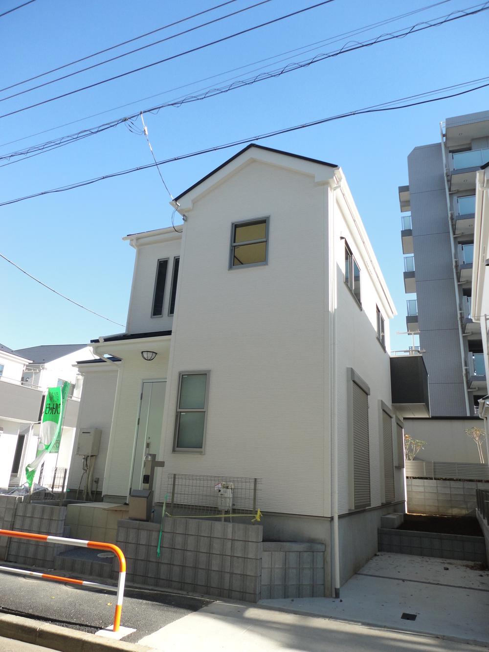 Local appearance photo. 5 Building