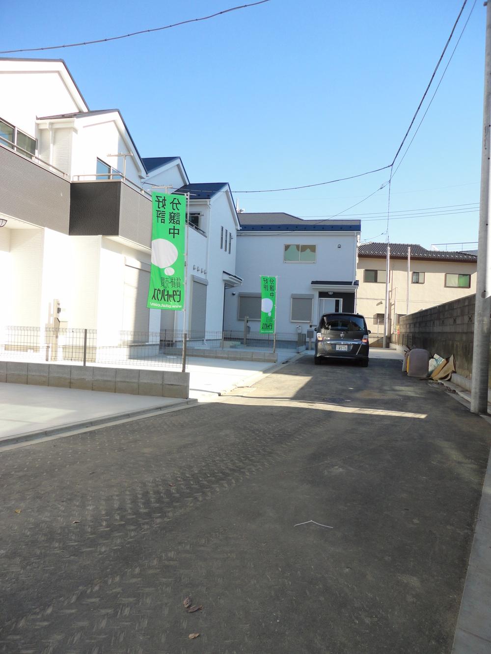 Local photos, including front road. Development road of 4.5m