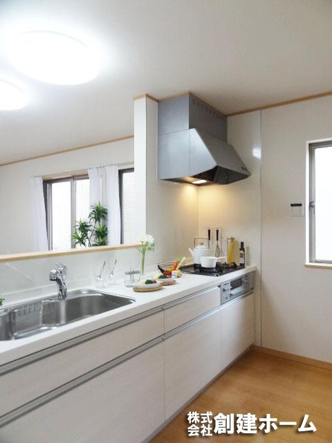 Kitchen. Vacant-to-ceiling, Popular open type
