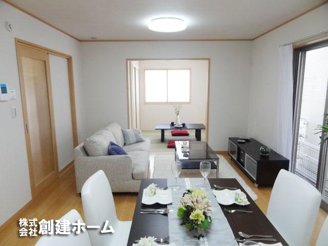 Living. Spacious living room, It is likely to increase opportunities for family hearthstone