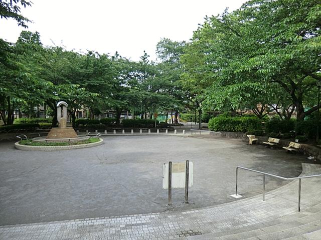 park. 350m until Senjunaka the town park