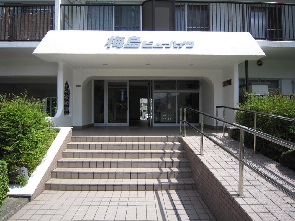 Entrance. Common areas