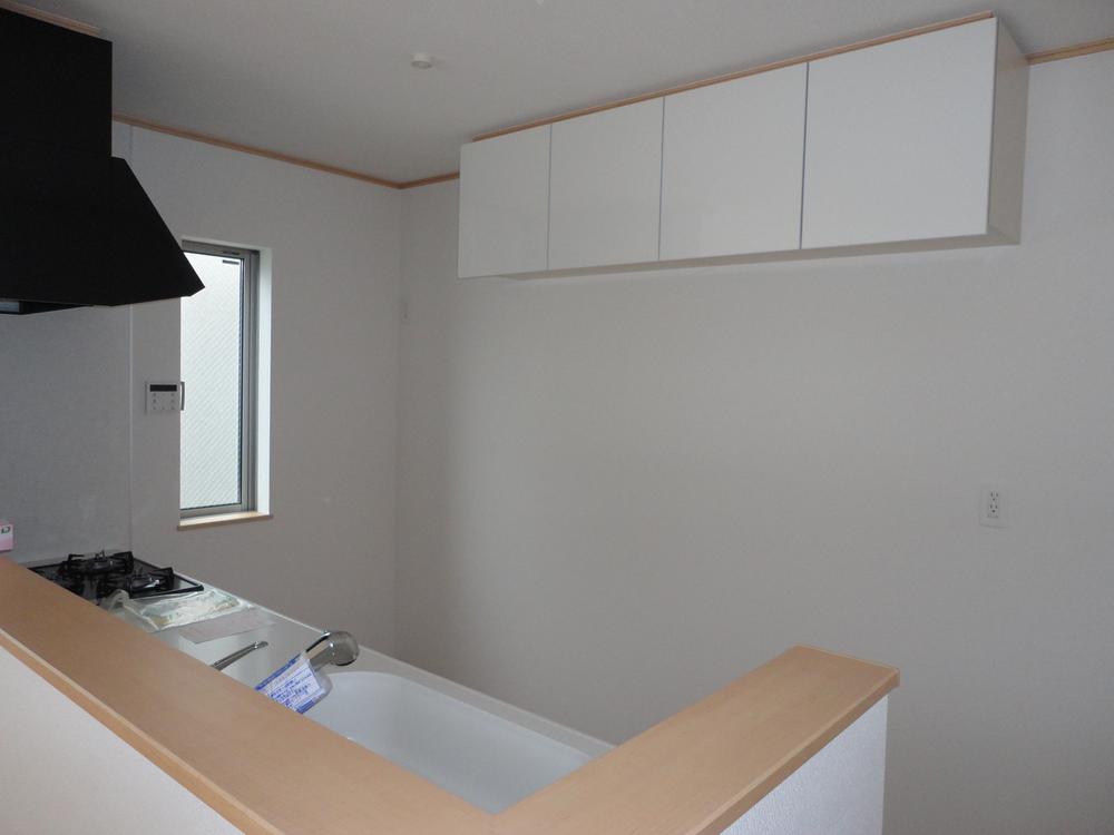 Same specifications photo (kitchen). Convenient kitchen also comes with hanging shelf