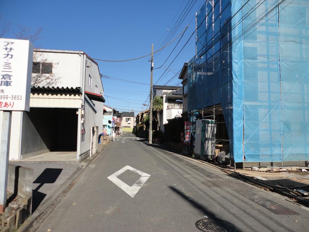 Local photos, including front road. Local (12 May 2013) Shooting Public road on the west side about 6m
