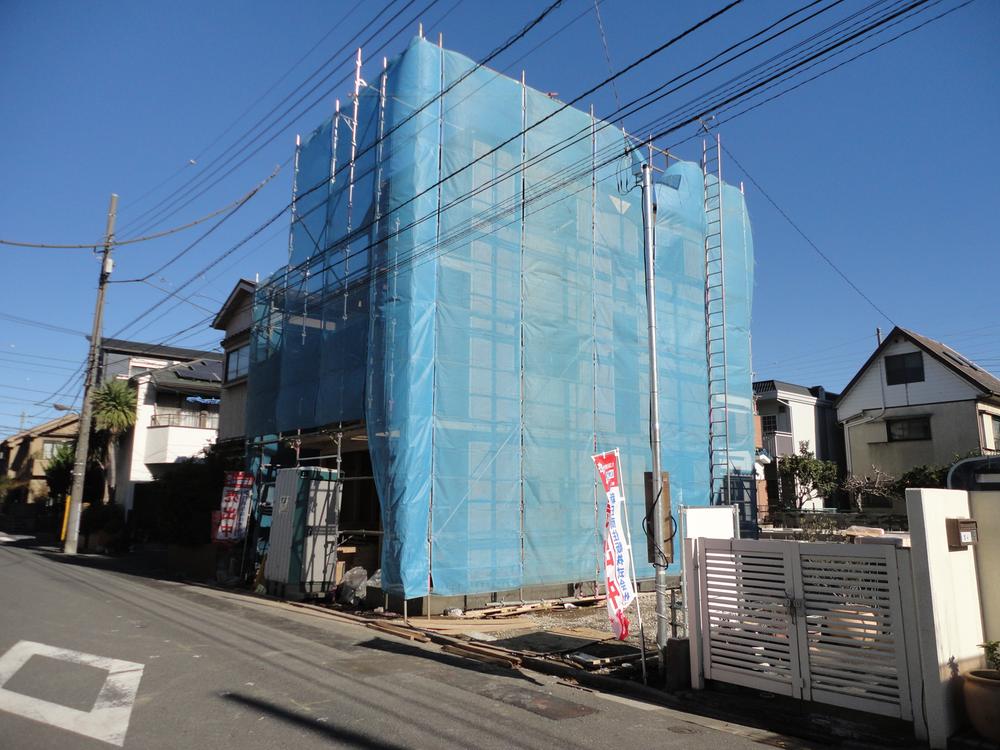 Local photos, including front road. Local (12 May 2013) Shooting