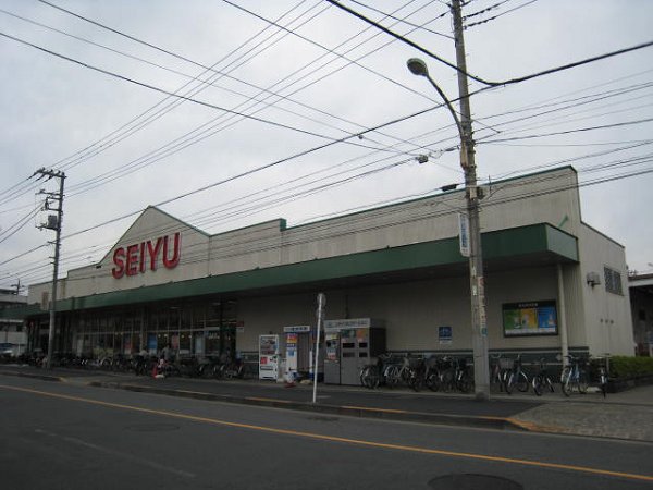 Supermarket. Seiyu to (super) 479m