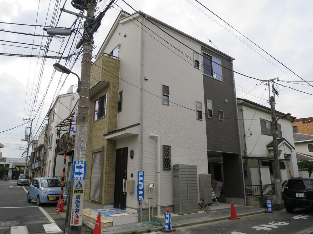 Local appearance photo. Local (12 May 2013) Shooting