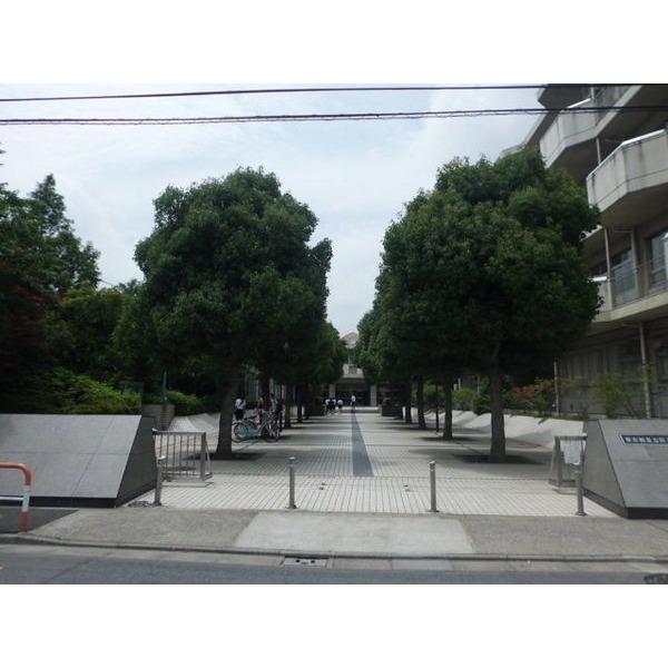 Junior high school. 750m Iriya Minami Junior High School until Adachi Ward Iriya Minami Junior High School