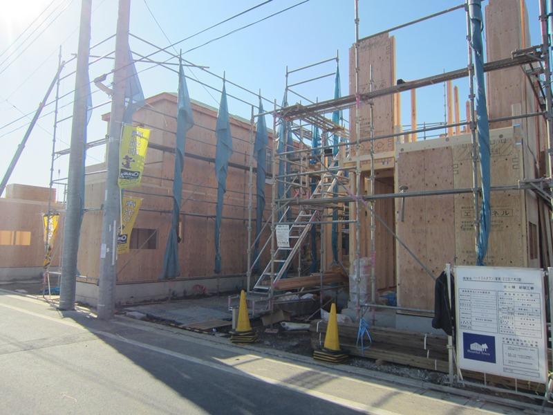 Local photos, including front road. Local (11 May 2013) Shooting