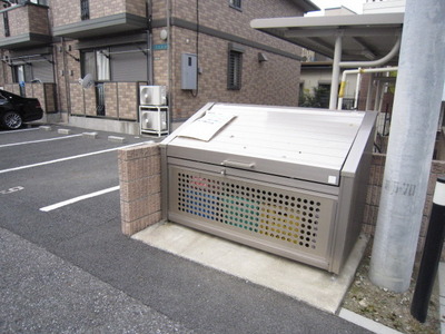 Other common areas. On-site waste station equipped