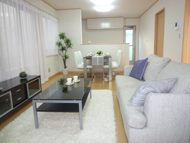 Same specifications photos (living). Same specifications