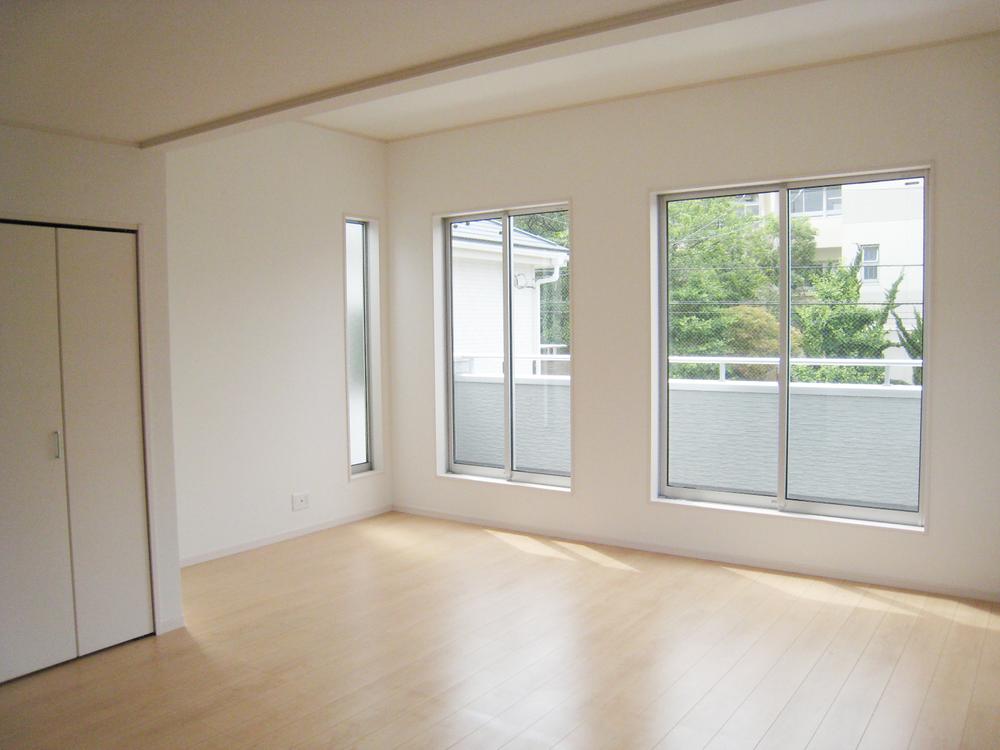 Same specifications photos (living)